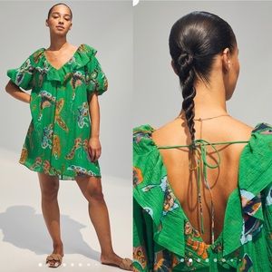 V-neck ballooned dress